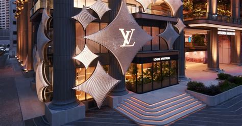 louis vuitton bangkok siam.